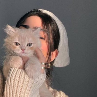 echoofsilencee's profile picture. Live for yourself not for the world🫀