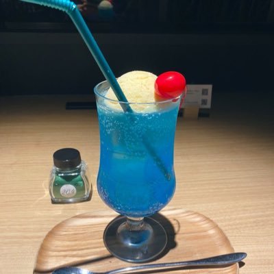 成人ゴールド免許持ち。//現在イベント予定ありませんので書店通販かBOOTHご利用ください。書店だとノベルティ付きます!!BOOTHの既刊在庫はそれぞれあと数冊です。