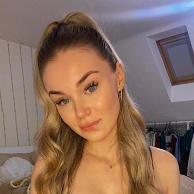 25yr old verified Findom Goddess ~approach with 30 tribute. 100 unsolicited pic fee. Cashapp~. https: