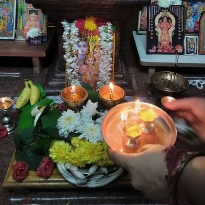 ನಿನ್ನ ದೃಷ್ಟಿಯಲಿ ನೀ ಸರಿಯಿರಬೇಕಷ್ಟೇ . 🙏🏻ಕೊಂಕಾಡುವವರಿಗೇನು , ದೇವರಲ್ಲೂ ತಪ್ಪು ಕಂಡುಹಿಡಿಯುವರು .....!👊