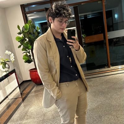 Doc_dockhorn's profile picture. 28 anos (😭) ES physician💉autista 🧩BULLSHITTER 💩 “yeah, but in the wrong direction” - @thiagocalfa 🏳️‍🌈