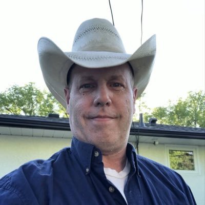 Hi 👋 my name is Austen and this is my only account I am a crane 🏗️ operator that lives in southern Alberta Canada 🇨🇦 I am single and 52 years young