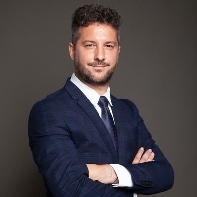 Abogado penalista. Doctor en Derecho. Profesor asociado de Derecho Penal en Universidad Autónoma de Barcelona. Skinny fit will never die.