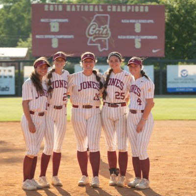 LillieE99770117's profile picture. jones softball 🐾