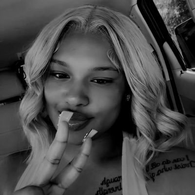UniquelyMo2001's profile picture. MY LIFE MY RULES 🐝
