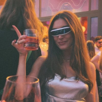 0xchiara's profile picture. gm