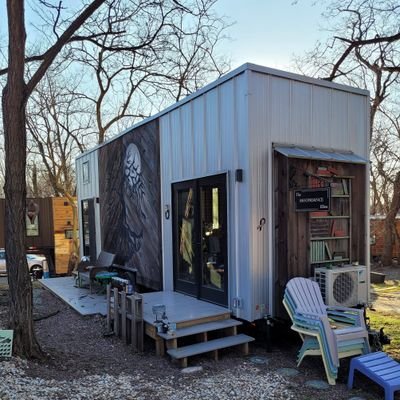 TinyFullHaus's profile picture. Tiny Twit, ellenfigment on TS, and ellen3sons everywhere else