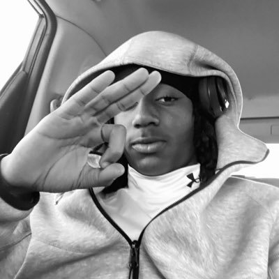 sitbackchill33's profile picture. shorty cool w me I’m slatt she know I won’t tell nb 💞