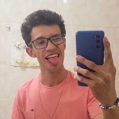 Fotógrafo📷 / Fã de filmes e séries no geral🎥 / Gamer nas horas vagas🎮