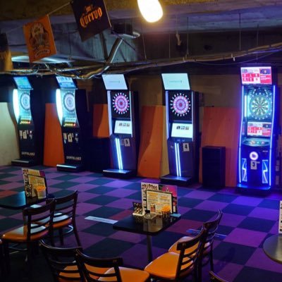 本川越駅東口から徒歩3分!月曜〜金曜日18:00〜翌5:00土・日・祝13:00〜翌5:00 設置台♦︎Phoenix S4 2台VSS 1台Live2 2台Live3 2台投げ放題・飲み放題有り ポーカーテーブル時間貸3h¥1500 スポーツ観戦出来ます!ビリヤード2台/席で喫煙OK、貸切もOK!
