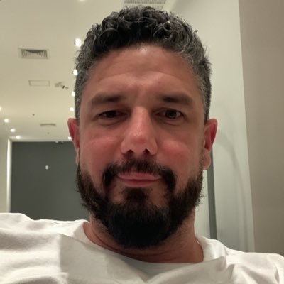 Vou negando as aparências e disfarçando as evidências!