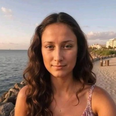 Mother of 4 beautiful kids and New Grandchild Brilliantly Independent., Co Creator, Businesswoman, Analyst and Author in Real Time