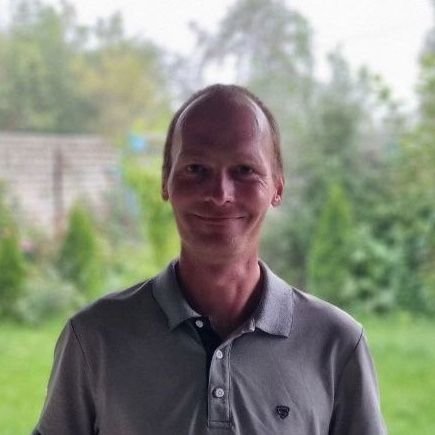 Просто бомж из Волгограда. Из особенностей: атеист, люблю джаз, Ивасей и Импроком.
Сентиментален)