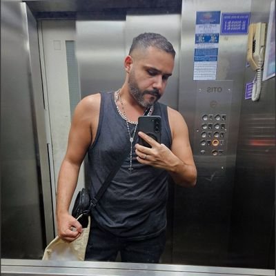 Contador (de histórias) e auditor (de fofocas) | Ele/Dele | Pan | Não-Mono