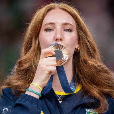 “acho que meu amor por você é a coisa mais verdadeira que existe em mim.” — evelyn hugo | MTC e SFV 🇧🇷💙