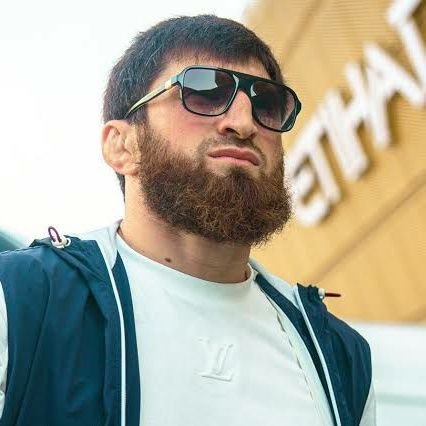 riondege12's profile picture. .