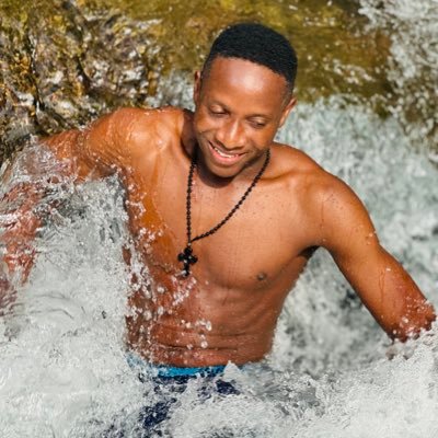 Jesse_Ebubedike's profile picture. Airman 👮‍♂️ ✈️ | Phone Photographer | Poet | Graphics Designer | Arsenal FC