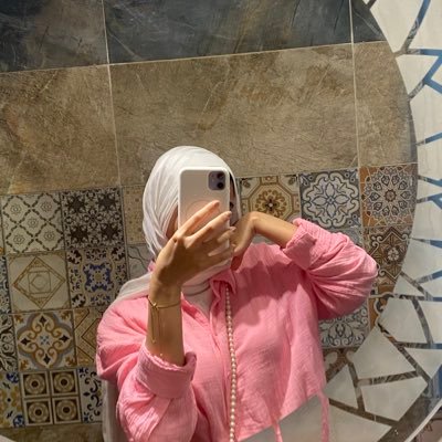 Just a medical student trying to live with her own chaos 🌷