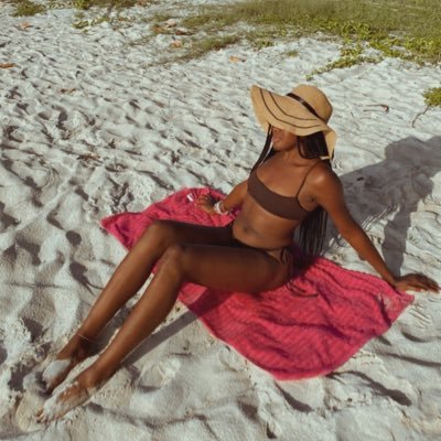 VensonSimo65205's profile picture. Soft lips, sharp mind, deadly intentions.💄