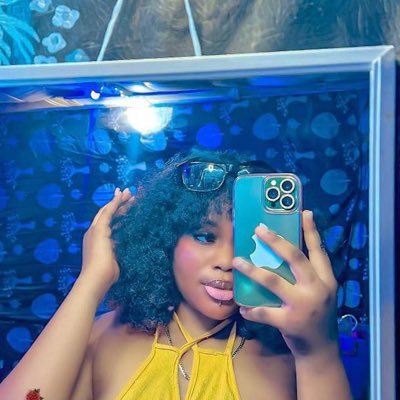 FORGET THE FINE Face, AM A BAG 🛄 OF WAHALA😌👙✨👅💧 ❤️ https://t.co/cVKcma6bW8