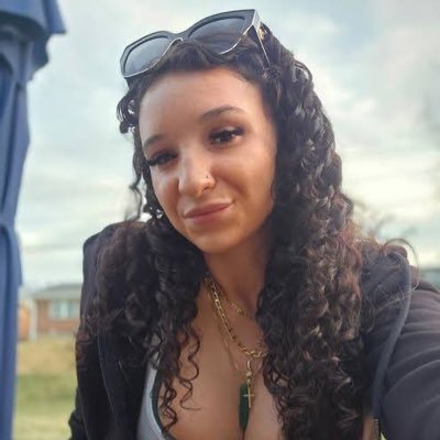 LizLelle5683's profile picture. Fun 🌹❤️