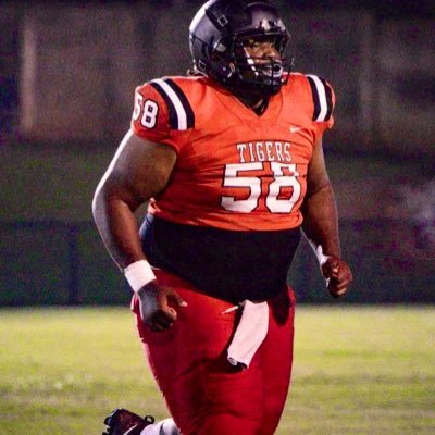 NCAA ID# 2507680649 | @tvdefenders | 6’1 385 lbs| Bench 315 sqaut 450 | Gpa 4.0📚| OL & DL🦍