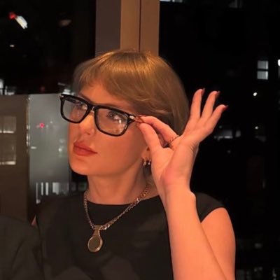clinically obsessed with: taylor swift, olivia, demi, conan, ariana!! (he/him)