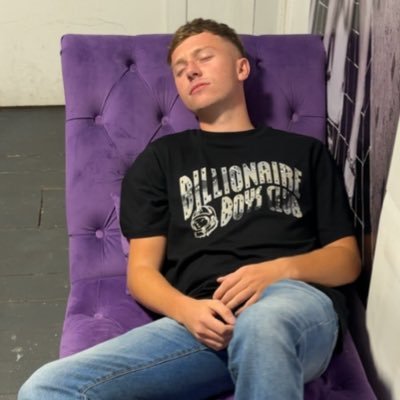 Ryan12_09's profile picture. cashier at @walmart all opinions are mine