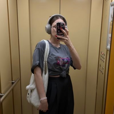 SimaFire's profile picture. 5.3 фута больше не бизнес-аналитика🍄 потеряв в малом - мы обретём в большом ❤️‍🩹