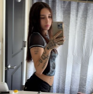 19 ♥︎ Spoiled findom brat ♥︎ Content creator ♥︎ 18+ ♥︎ $25 = response ♥︎ $100 unblock fee ♥︎