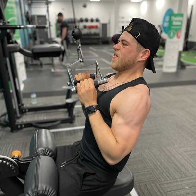 Fitness page | used to snipe on the sticks but now have retired and gone into the fitness game 👊🏃♂️