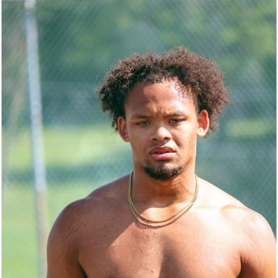 RB X @Roanokefb, GEORGE WYTHE HIGH SCHOOL- BENCH- 255- SQUAT- 455- 2nd Team all State- Offensive POTY- 1st team all Dis/Reg 276-232-2549- 1x State Champ🏀💍