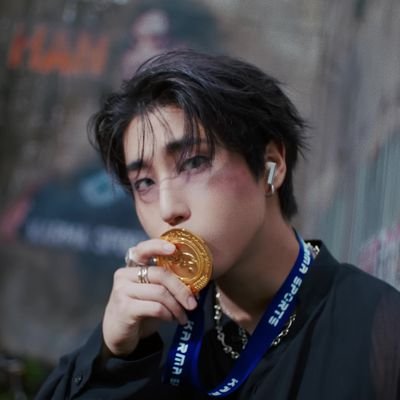 ˊ⊹ˏI ᥕᥲᥒ𝗍 𝗍᥆᥆ mᥙᥴһ to ᑲᥱ ᥲ ᑲіg ᥴᥣ᥆ᥙძ;〔🗯〕٭ 🪙 ˊꪉˎI һᥲ᥎ᥱ ᥲᥒ ᥆ᑲsᥱssі᥆ᥒ ᥕі𝗍һ һᥲᥒᥒіᥱ's ᑲᥱᥲᥙ𝗍і𝖿ᥙᥣ ᥲᥣm᥆ᥒძ-sһᥲ⍴ᥱძ ᥱᥡᥱsˊ; 〔💬〕٭ 🎖️
