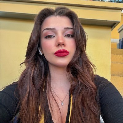 Journalist ▫️ sports content creator, football fan. @esh_spor palavarhazal@gmail.com | If not now, when? 🌻