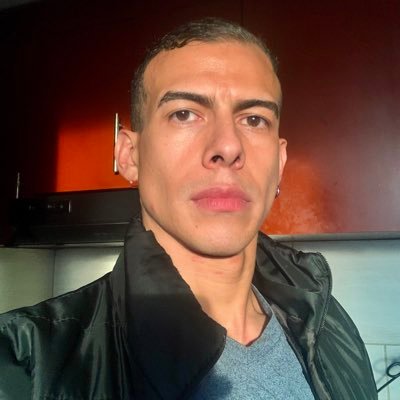 I finally became myself.
Autista y Torombolo
🌞♏
⏫♑
🌙♒
Drag, Music & Gay stuff
NSFW 🔞