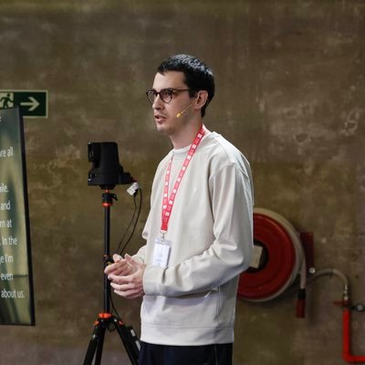 marsisearth's profile picture. Making social media social again.