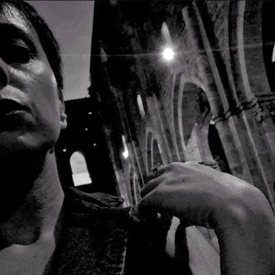 Una foto mossa.
Io vi amo. Vi amo ma vi odio, però vi amo tutti. (cit.)