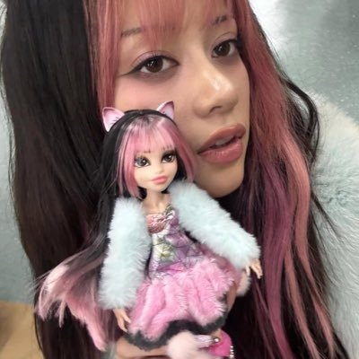 she 20 autistic lesbian 🩷 orbit, insomnia, meu, reveluv, once | public transit lover and future teacher | free 🇵🇸 and trans lives matter