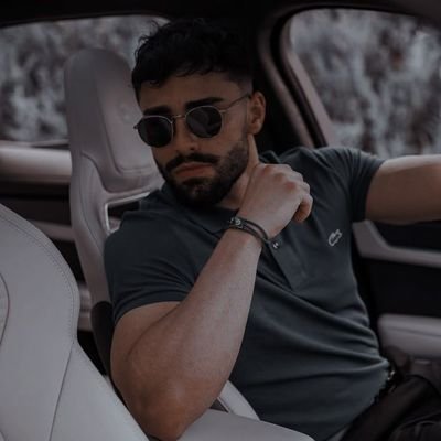 وَقَد تَلتَقي الأَشتاتُ بَعدَ تَفَرُّقٍ
وَقَد تُدرَكُ الحاجاتُ وَهيَ بَعيدُ🖤!.