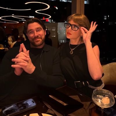 ValeriaGzz21's profile picture. Partners 'Til the End😈🕵🏼‍♀️                                                  
               The sun ☀ the moon 🌙 the truth ☯️