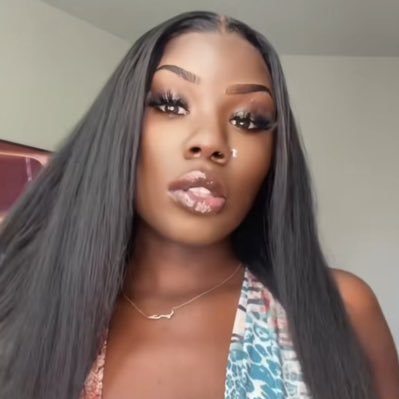 ItsDecardi's profile picture. Artist,momiana,serial entrepreneur Billionaire in the making, East African 🇰🇪. YOUTUBER: @Decardi Barbie. owner of : IG @lacedbraids