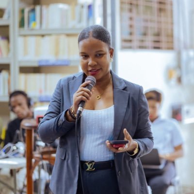 Loyauté-Amour-Patrie🇭🇹-Détermination-Conviction-Patience-Militante✊Activist👊Femme engagée🤝