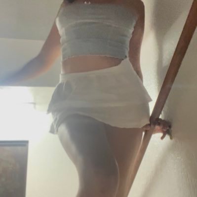 paynadiavixen's profile picture. feet slut/amazon goddess I stand at 5,11 and 6,4 in my favorite heels