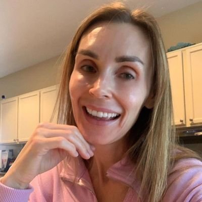 Alison041391451's profile picture. 