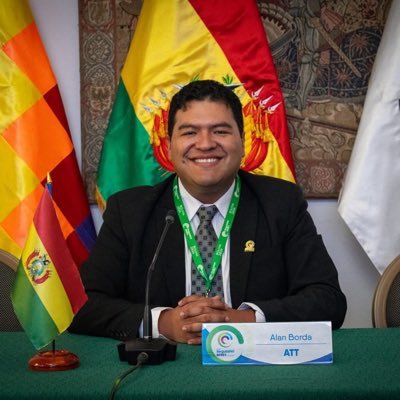 Miembro de la Comisión de Ajedrez Social de la FIDE, Ex Presidente de la Zona 2.4 de la FIDE, Abogado, FIDE Master y FIDE Trainer