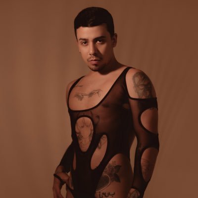 Adult Entertainer🎥 VERS HUNG MEXICAN🇲🇽🍆 SEX WORKER👷🏽♂️🔞 EXPLICIT CONTENT🔞🎥😈 https://t.co/TXBtryOmOe