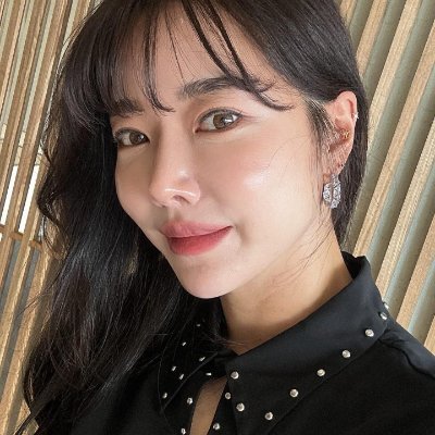 I enjoy making friends and I also like to talk about and share my own stories. It adds more color to my life experiences.