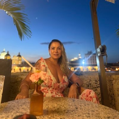 Amo puebliar , tomar foticos en carretera 📸 … estar en familia , cumplir años y la Navidad 😁✨