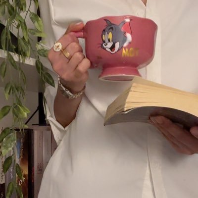 اللهم إن نام جسدي تحت التراب و كنت نسياً منسياً ، هب لي من يدعو لي دائماً دون ملل..
