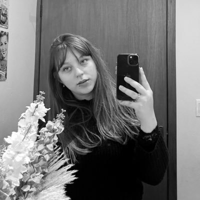 flowxrnini's profile picture. • fan acc da minha filha (🐈‍⬛). | filmes de terror, melancia, felinos, girassóis & bts. || mulher do andré.